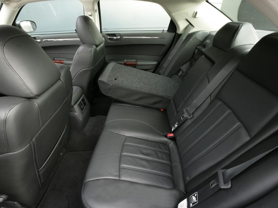  Chrysler 300C 2007 года  (UK) (фото 3 из 24)